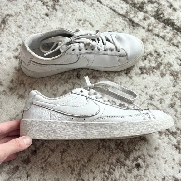 Nike Women’s Blazer Low LE Triple White Sneakers AV9370-111 - Picture 6 of 10
